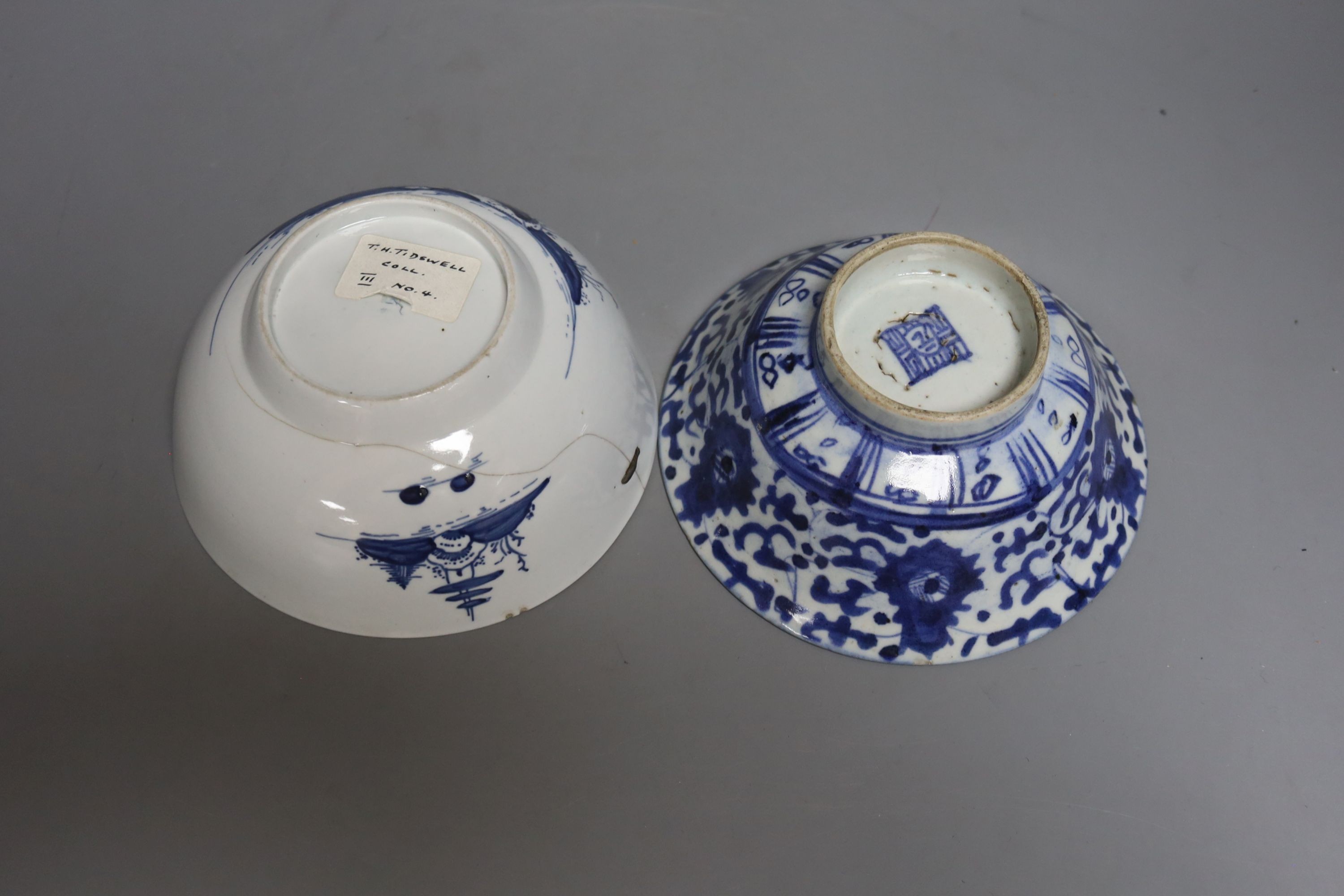 Two 18th/19th century Chinese Export porcelain bowls, largest 28cm and three plates and a Worcester bowl